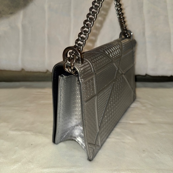 CHRISTIAN DIOR SILVER SHOULDER BAG / CROSSBODY - Picture 4 of 9